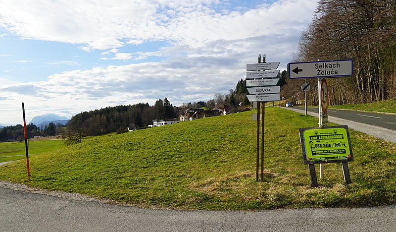 File:Abzweigung Selkach, Gemeinde Ludmannsdorf, Kärnten.jpg