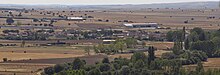 Castillejo de Mesleón visto desde el noreste, al fondo la A-1