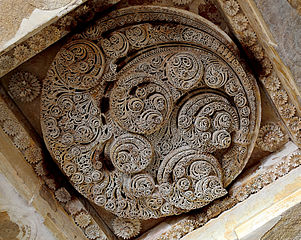 Ceiling fractal carvings resemble to Kalpavriksha illustration in Dilwara Jain Temple[8][15]