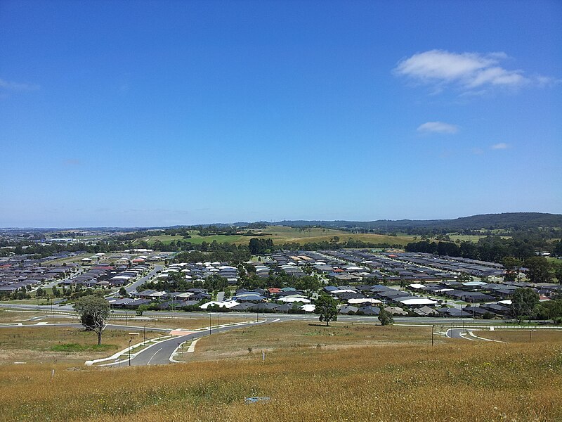 File:Facing West across Cardinia Grove Estate - panoramio.jpg