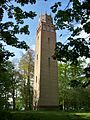 Faringdon Folly (en) a été construit par l'excentrique Lord Berners (en) sur le site du château de Faringdon (en). Cette tour, dans le Berkshire, et Orthanc, la tour de Saroumane à Isengard, ont toutes deux des plates-formes pour observer les étoiles à leurs sommets[13].