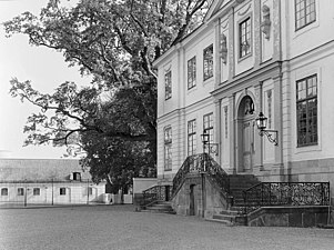 Huvudbyggnadens entrésida, 1960.