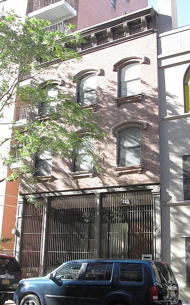 File:443 West 19th Street.jpg