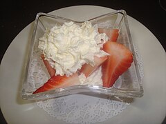 Nata con fresas.jpg