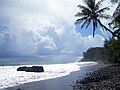 Platja de sorra negra a Tahití