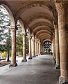 Klasika sovetepoka arkitekturo. Sanatorio de Ĝermuk.