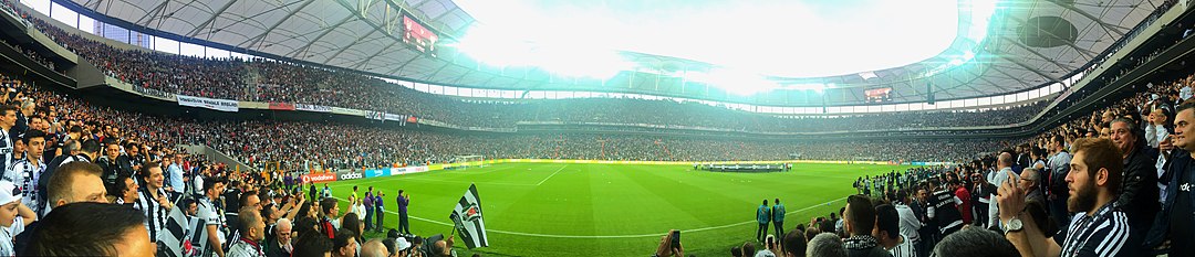 Panorama Vodafone Park selama upacara pembukaannya.