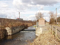 Wraysbury River, flow gauging station, and M25