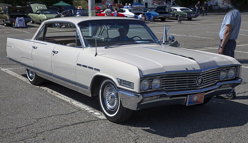 File:1964 Buick Electra 225 four-door six-window sedan, front right.jpg