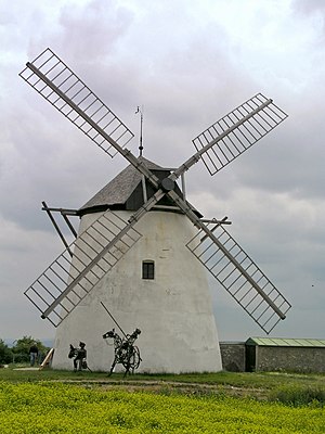 Windmühle Retz, mit Skulptur Don Quijote und Sancho Panza (2005)