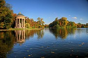 Il lago con l'Apollotempel.