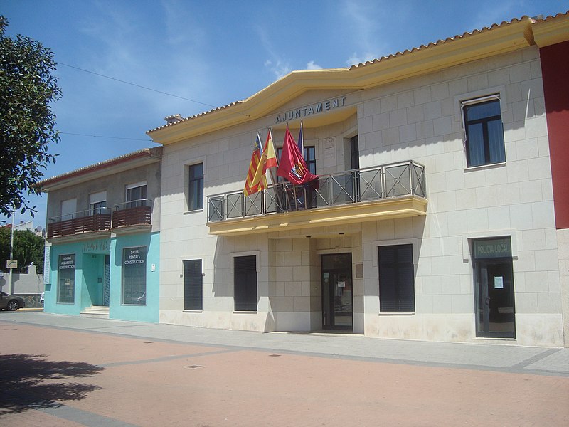 File:Ayuntamiento de Beniarbeig (Alicante).jpg