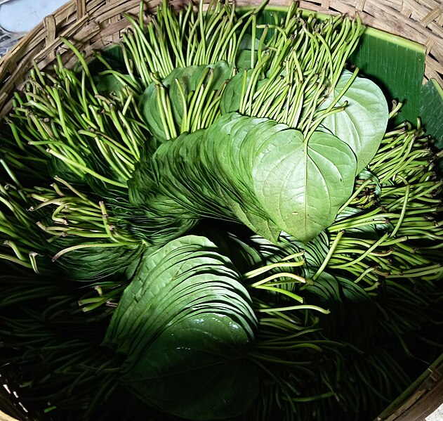 File:Betel in Kolkata market.jpg