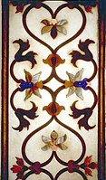 賈麗（英語：jali）窗硬石鑲嵌（英語：pietra dura）的細節。