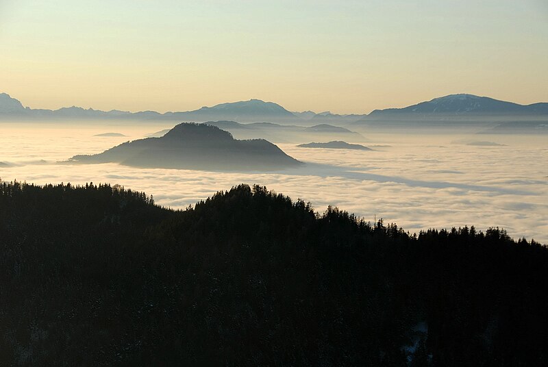 File:Ulrichsberg vom Helberg 24122006 04.jpg