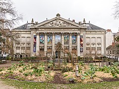 Museo de Historia Natural de Nantes en su edificio especialmente diseñado, finales del siglo XIX