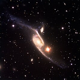 NGC 6872 met IC 4970 (erboven)