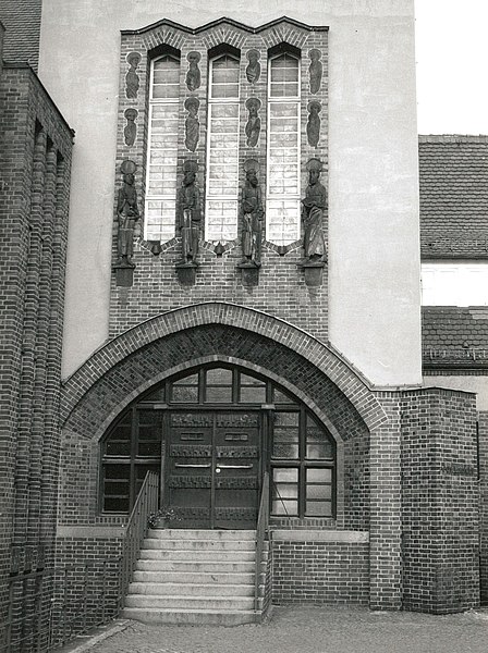 File:Apostelkirche Dresden 02.jpg