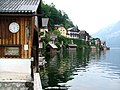 Le village d'Hallstatt au bord du lac Hallstättersee