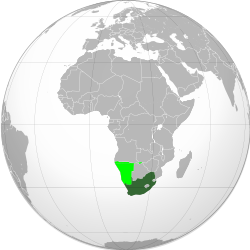 A Dél-afrikai Köztársaság Délnyugat-Afrikával (világoszöld; a mai Namíbia)