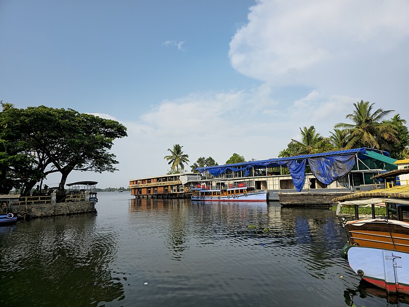 File:Alappuzha Boat 01.jpg