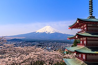 Arakurayama Sengen Park and the Chūrei-tō pagoda in Fujiyoshida, Yamanashi