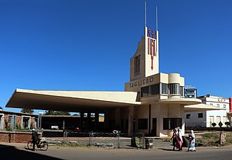 Benzinestation in art-decostijl uit 1938