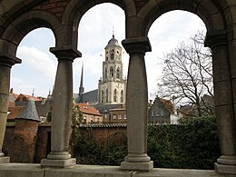 Sint-Gummaruskerk gezien vanaf de Vismarkt