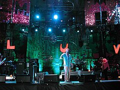 R.E.M. at Stadio Euganeo, Padova, Italy, 2003-07-22 04.jpg