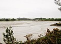 Le fond de l'Anse de Baden et le moulin de Baden vus depuis la rive orientale de l'Anse de Baden.