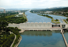 Barrage de Donzère-Mondragon en 2010.