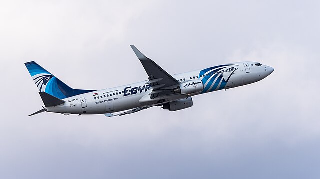 EgyptAir Boeing 737-866 (reg. SU-GCM, msn 35558/2054) at Munich Airport departing 08R.