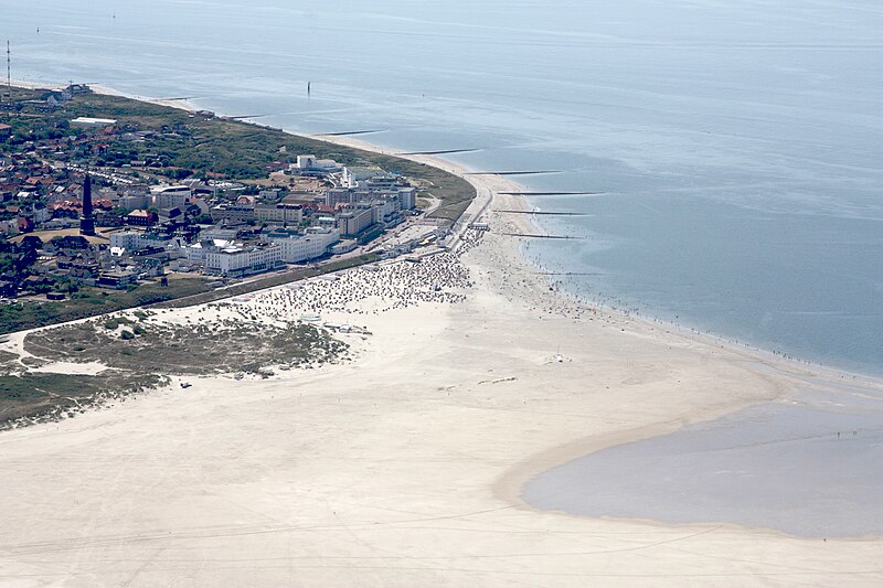 File:Flug Borkum 2010 149.JPG