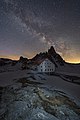 Rifugio Locatelli Tre Cime di Lavaredo.jpg1 707 × 2 560; 2,45 MB