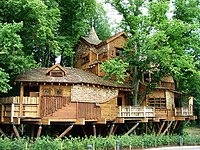 La casa de l'arbre al jardí d'Alnwick.