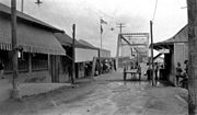 Laredo 1899: Fußgänger- und Wagenbrücke über den Rio Grande