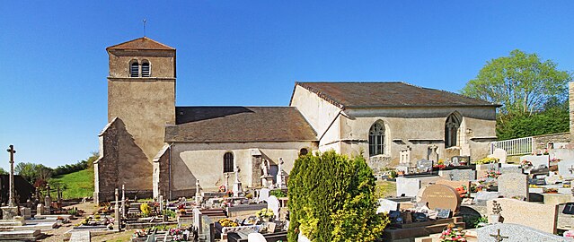 qui contient aussi le cimetière.