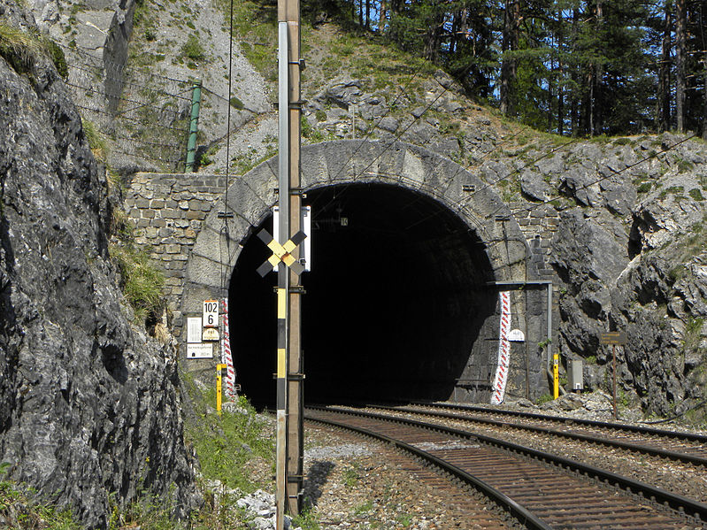 File:Semmering - Semmeringbahn - Kartnerkogeltunnel.jpg