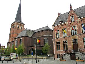 De Sint-Servatiuskerk en gemeentehuis