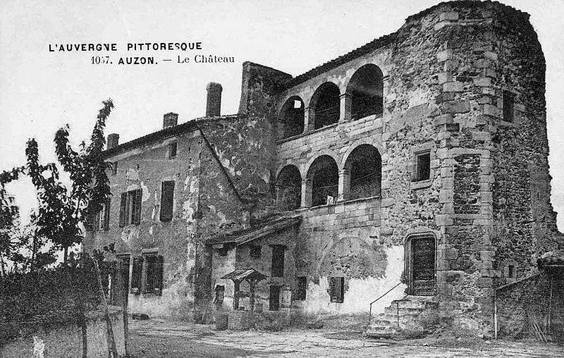 File:Auzon chateau 1900.jpg