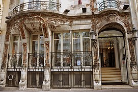 Jules Lavirotte et Alexandre Bigot, Ceramic Hotel, 1904, Paris, 34 avenue de Wagram.