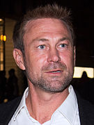 Grant Bowler interprète Connor Owens