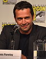 James Purefoy interprète Laurens Bancroft.