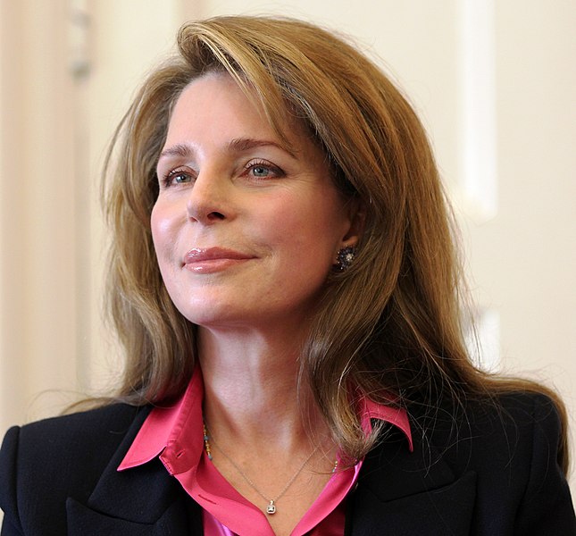 File:Queen Noor Jordan 2011.jpg