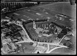 Vue aérienne des ruines du château prise entre 1920 et 1940.