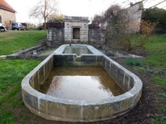 Lavoir-fontaine de la Platière (Mutigney).jpg