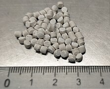 Pellets di masterbatch carbonato per plastica.jpg