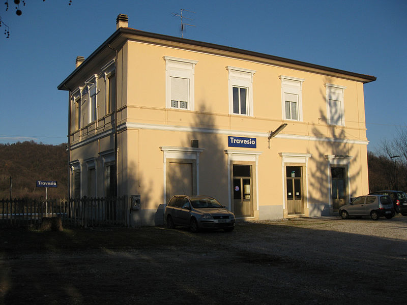 File:Stazione travesio.jpg