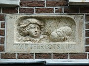 Gevelsteen van 't Wittebrootskint aan de Oudegracht 276