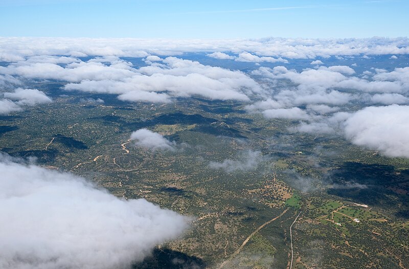 File:Lightly cloudly cloud cover.jpg